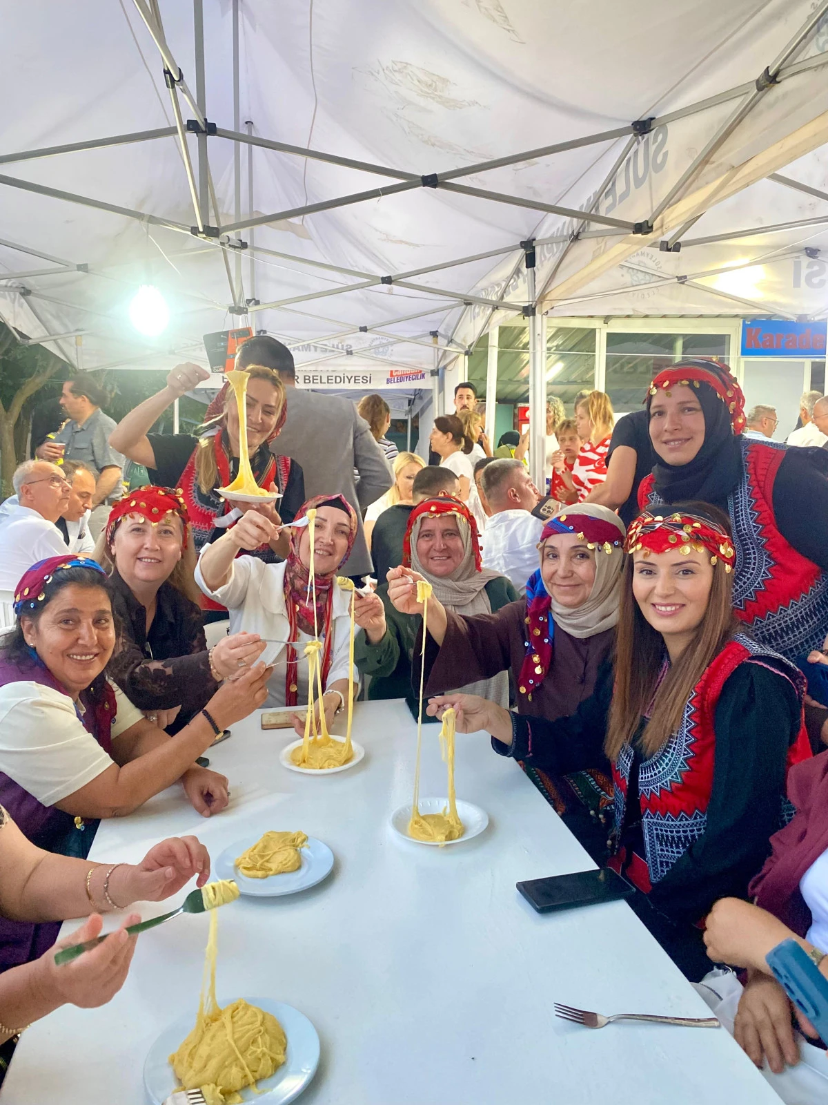 AK PARTİ TEKİRDAĞ İL KADIN KOLLARI BAŞKANI, YAYLA ŞENLİKLERİNDE DE VATANDAŞLARIN ARASINDAYDI