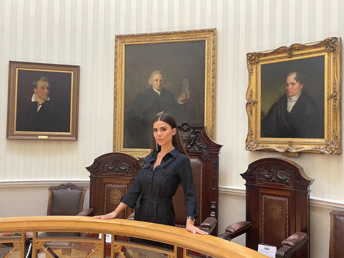 Bir Hayalin Gerçek Olduğu Yer. Öz Antik Sanat Galerisi Beşiktaş’ta Kapılarını Açtı