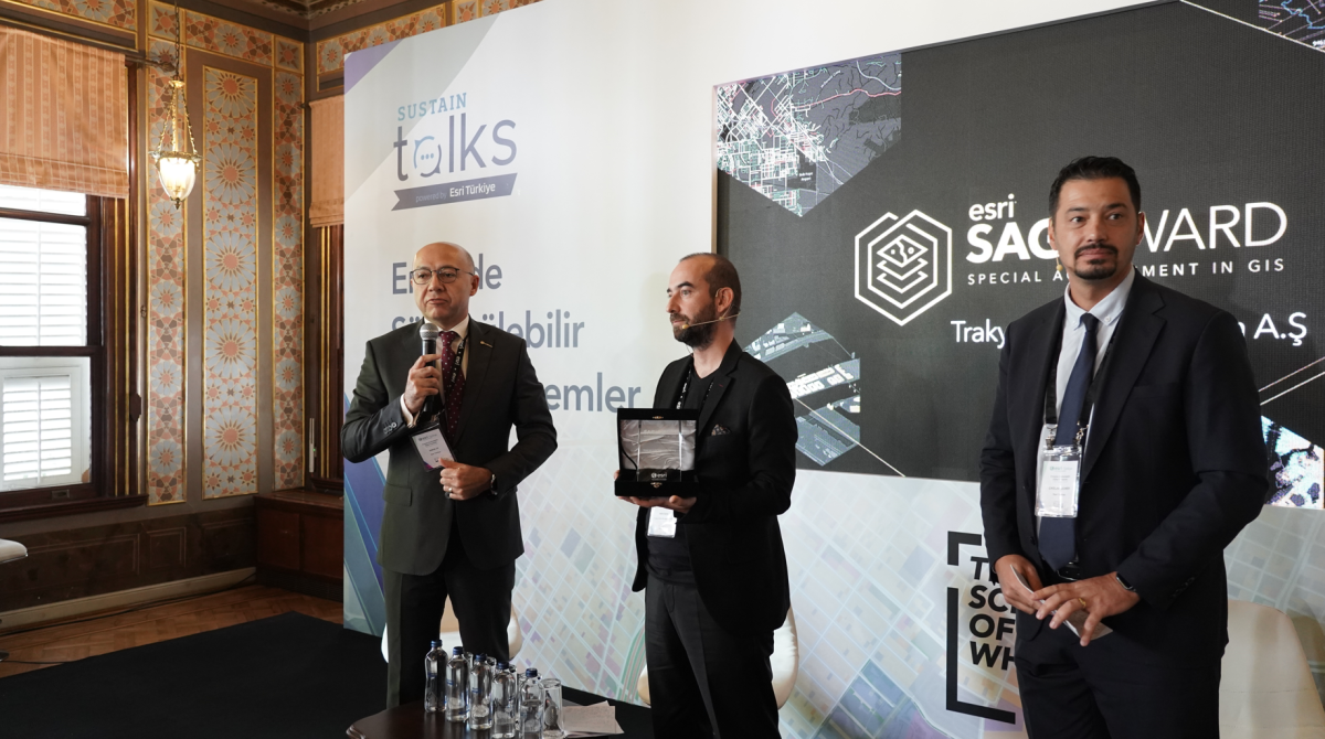 Enerjide Sürdürülebilir Dijital Yöntemler etkinliğinde, TREDAŞ’a ödülü takdim edildi 