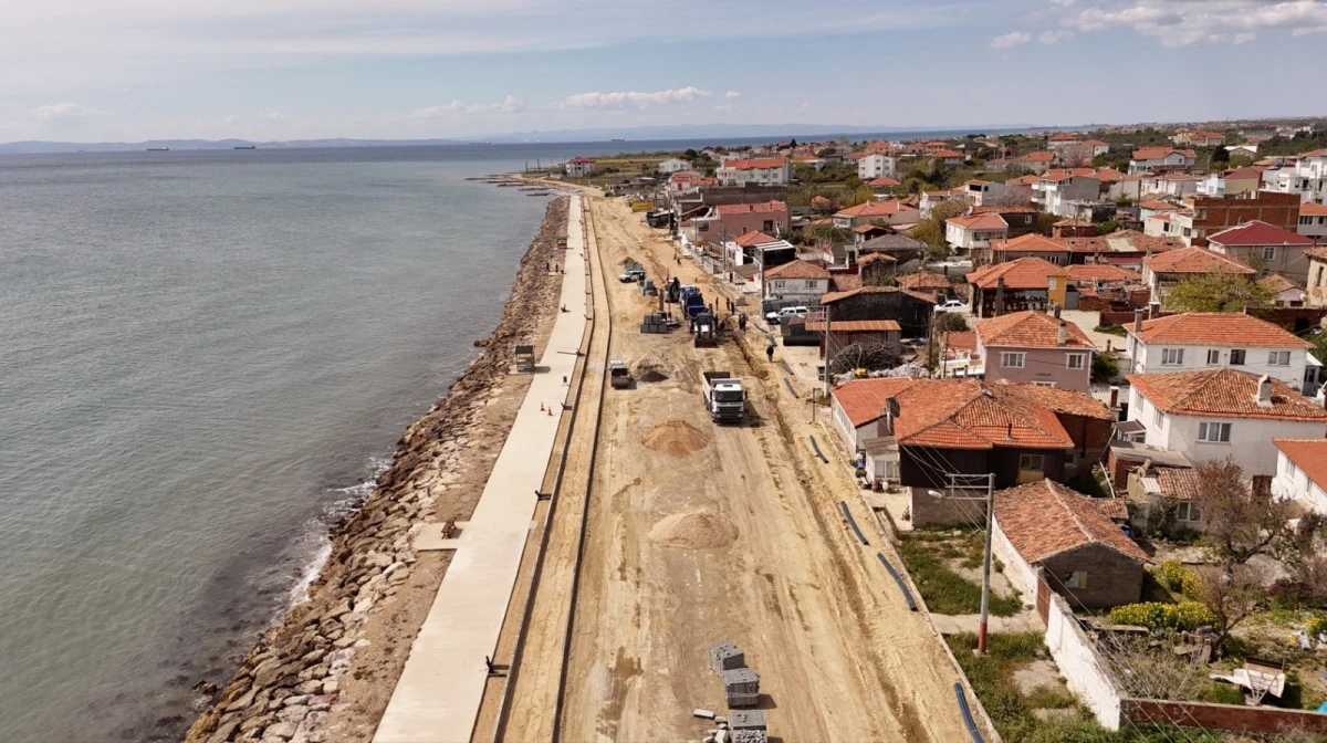ERİKLİCE SAHİLİ'NE CANDAN DOKUNUŞ