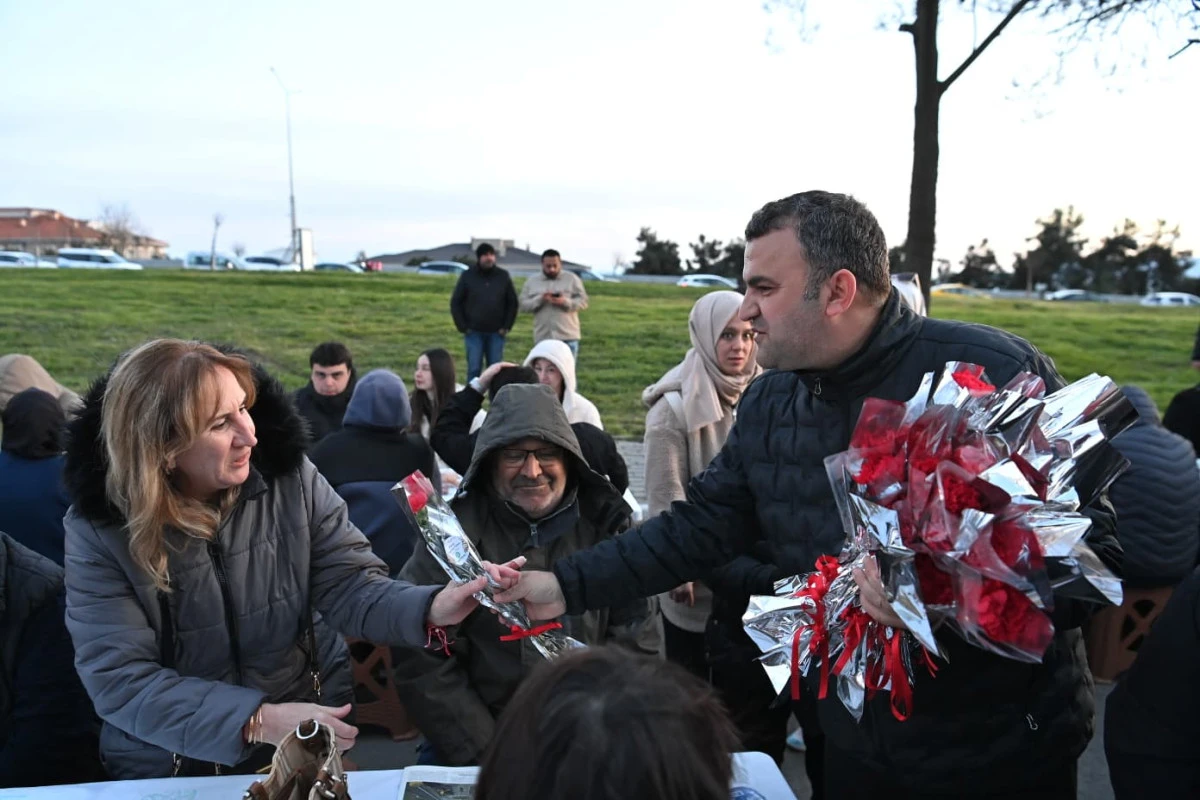 Halk Sofrası Kadınlar G&uuml;n&uuml;nde H&uuml;rriyet Mahallesinde Kuruldu