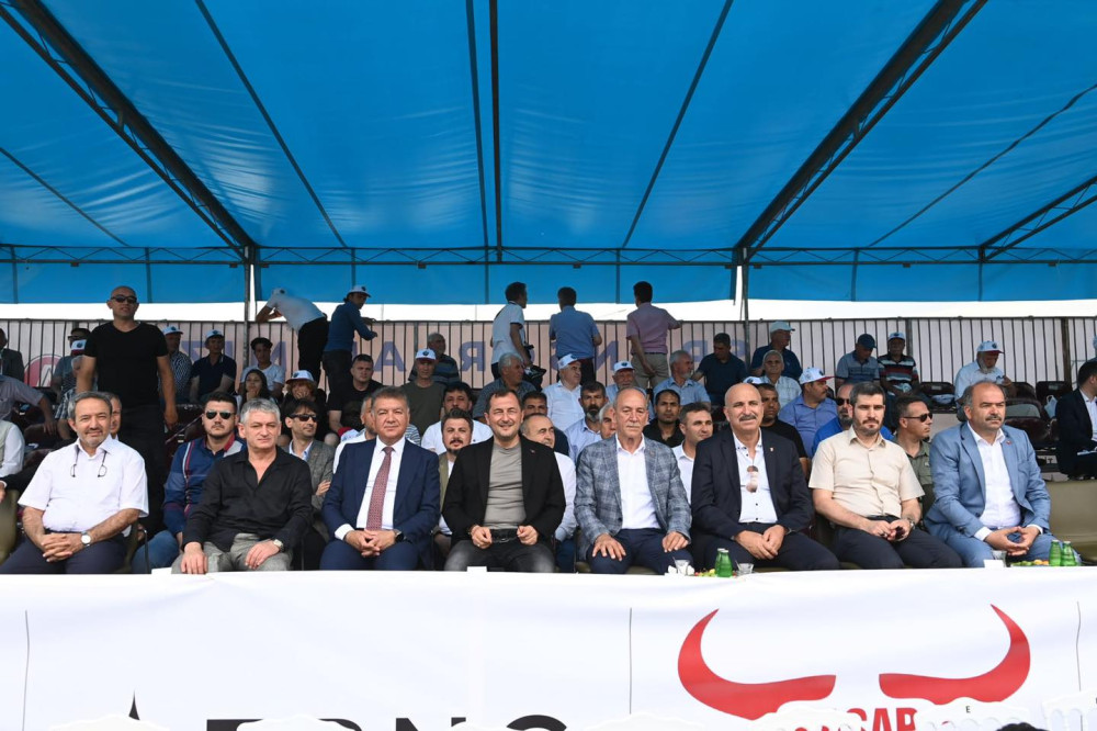 Hüseyin Pehlivan Yağlı Güreşleri büyük heyecana sahne oldu