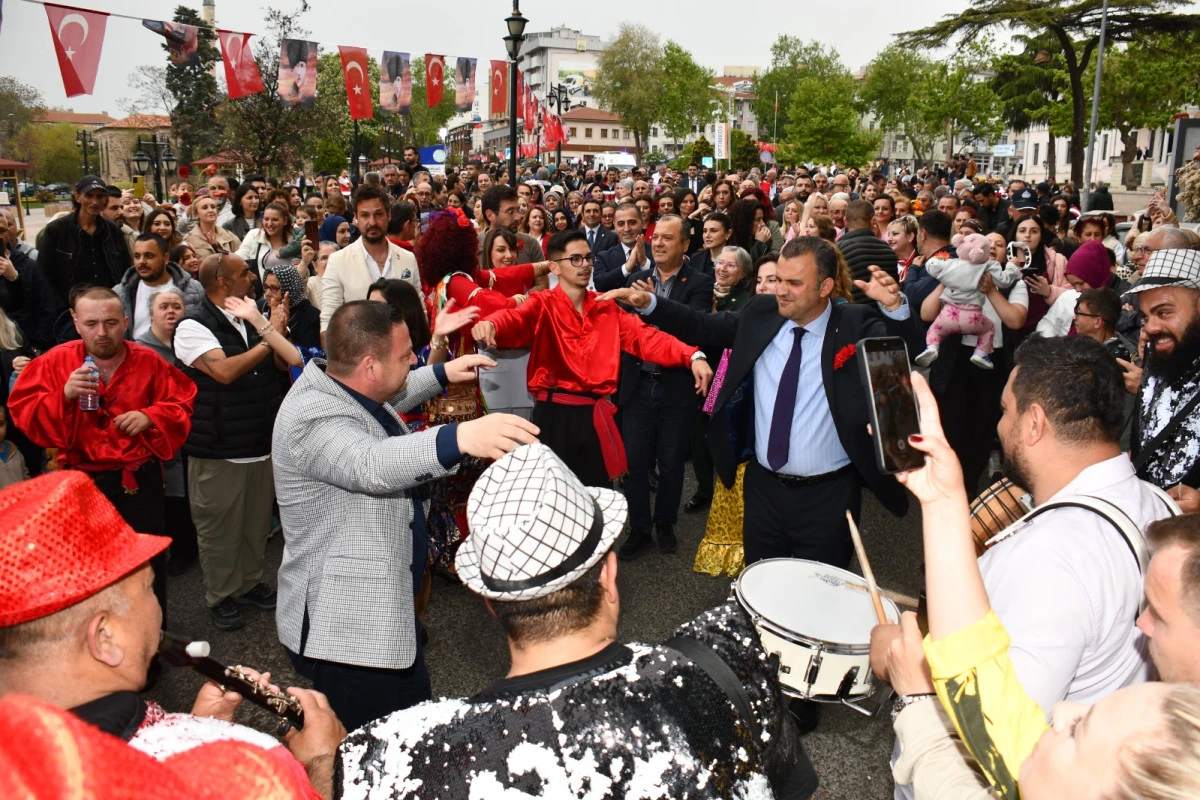 KAKAVA ATEŞİ S&Uuml;LEYMANPAŞA&rsquo;YI SARDI: BİNLERCE KİŞİ BAHAR COŞKUSUNDA BULUŞTU