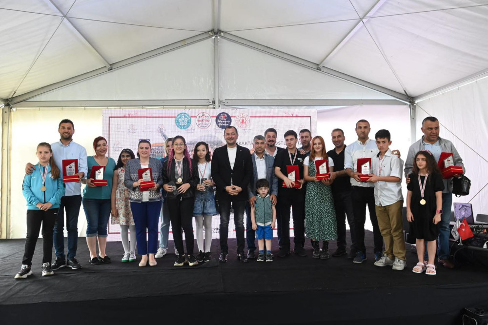 Sokak Hayvanları temalı yarışmalarda dereceye giren eserlere ödülleri törenle verildi