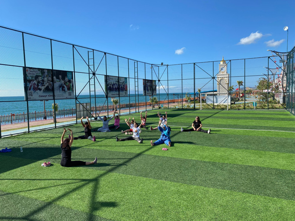 ÜÇ MAHALLEDE DENİZ KENARINDA SPOR KEYFİ